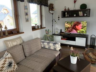 Obývačka s rozkladacím gaučom a LCD TV, Villa Rocky View, Stará Lesná
