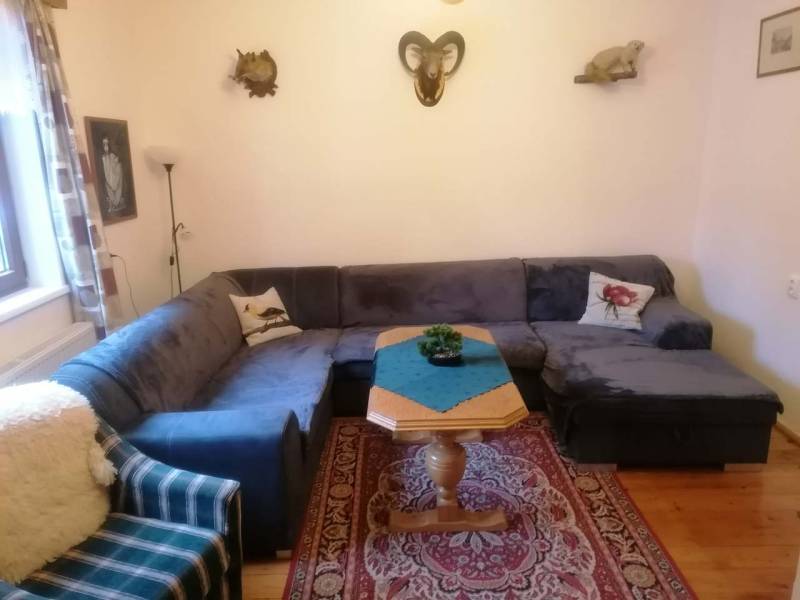 Obývačka s gaučom, Chalupa pri splave, Staré Hamry