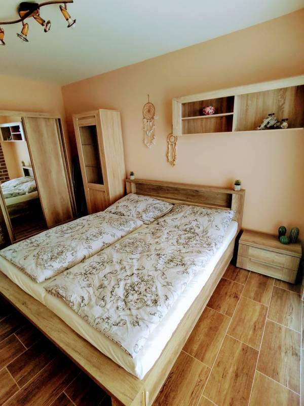 Spálňa s manželskou posteľou, Rekreačný dom SPOLIKO, Podhájska
