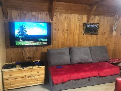 Obývačka s rozkladacím gaučom, smart TV a playstation 3, Chata u Medveďa, Štôla