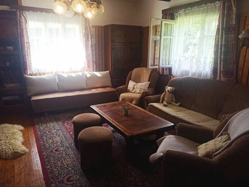 Obývačka s gaučom a prístelkami, Drevenica na samote, Turzovka