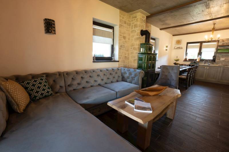 Obývačka s pohovkou, Chalupa Toscana, Valča