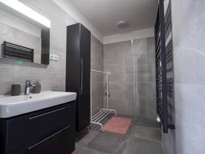 Kúpelňa so sprchovým kútom, Apartmán Lopi, Vysoké Tatry