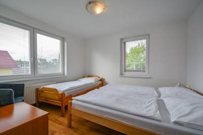 Spálňa s manželskou a 1-lôžkovou posteľou, Apartmány Relax Jasná, Liptovský Mikuláš