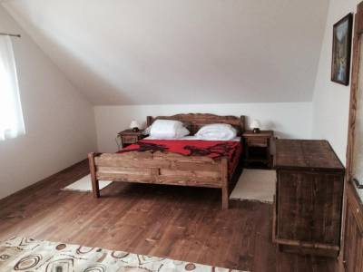 Spálňa s manželskou posteľou a prístelkami, Chata Vločka, Oravská Lesná