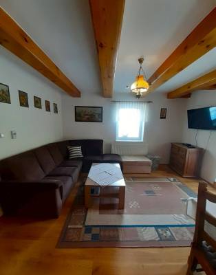 Obývačka s gaučom a TV, Chata Kubo, Hnilčík