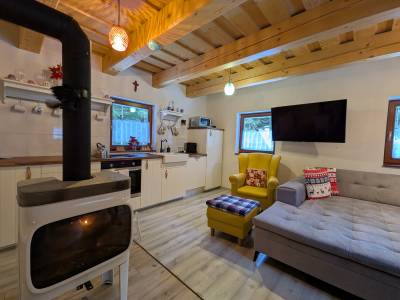Jariabka Chalet Zrub Nízke Tatry- terasa, gril, priestor na hry, zeleny les Vás naplnia energiou, Jarabá