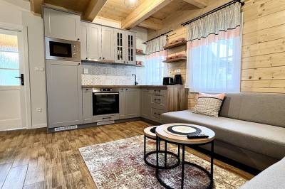 Obývačka prepojená s kuchyňou, Apartmán č. 1 (Mezonetový apartmán), Chalupa Tri Koruny, Jezersko