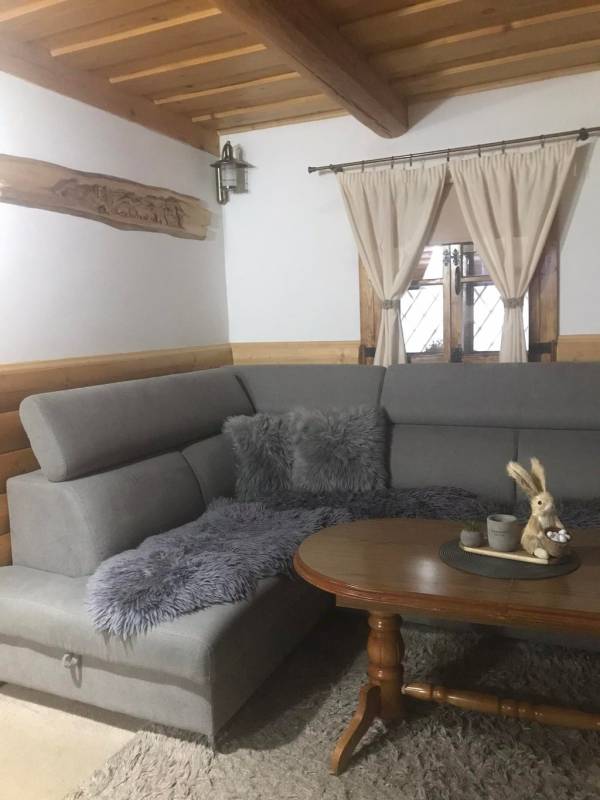 Rozkladací gauč v obývačke, Chata Balkán, Oravský Podzámok