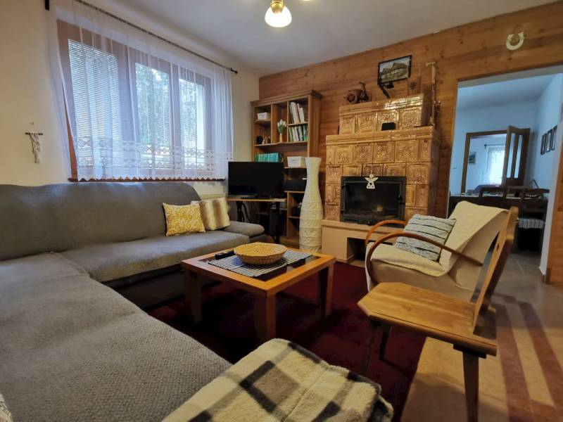 Obývačka s gaučom a TV a službou Netflix, Chata Podolina, Terchová