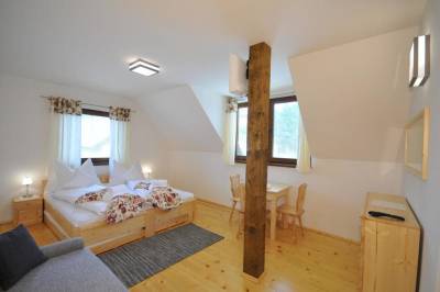 Rodinná dvojlôžková izba s 2 prístelkami č. 1, Rodinná dvojlôžková izba s prístelkami, Rekreačný dom Horehronská kúria, Telgárt