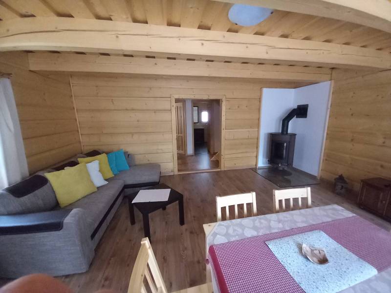 Obývačka s gaučom, kbom a jedálenským sedením, Drevenica Čertovica, Vyšná Boca