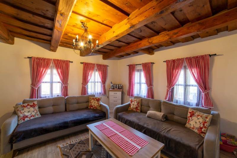 Obývačka s pohovkami, Drevenica Raj, Bystrička