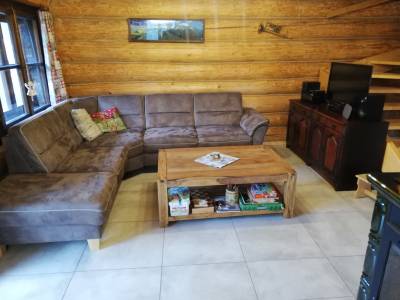 Obývačka s gaučom a TV, Drevený zrub Zuberec, Zuberec