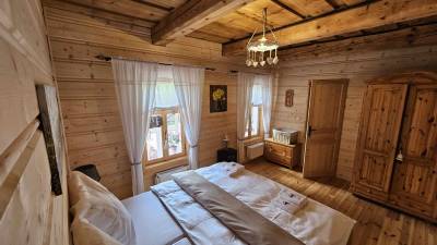 Spálňa s manželskou posteľou, Drevenica Borovianka, Veľké Borové
