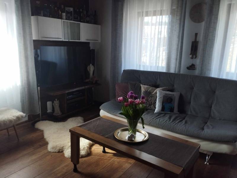 Obývačka s gaučom a TV, Chata Filip Bukovinka, Dravce