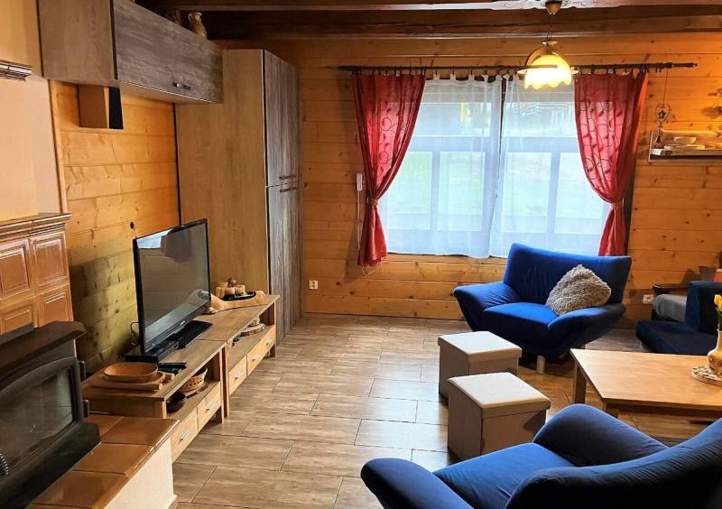 Obývačka s gaučom a LCD TV, Drevenica Veľká Lesná, Veľká Lesná
