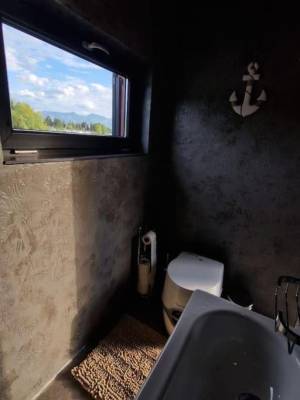 Kúpeľňa s toaletou, AquaChill Wellness Houseboat & Sauna, Liptovský Trnovec