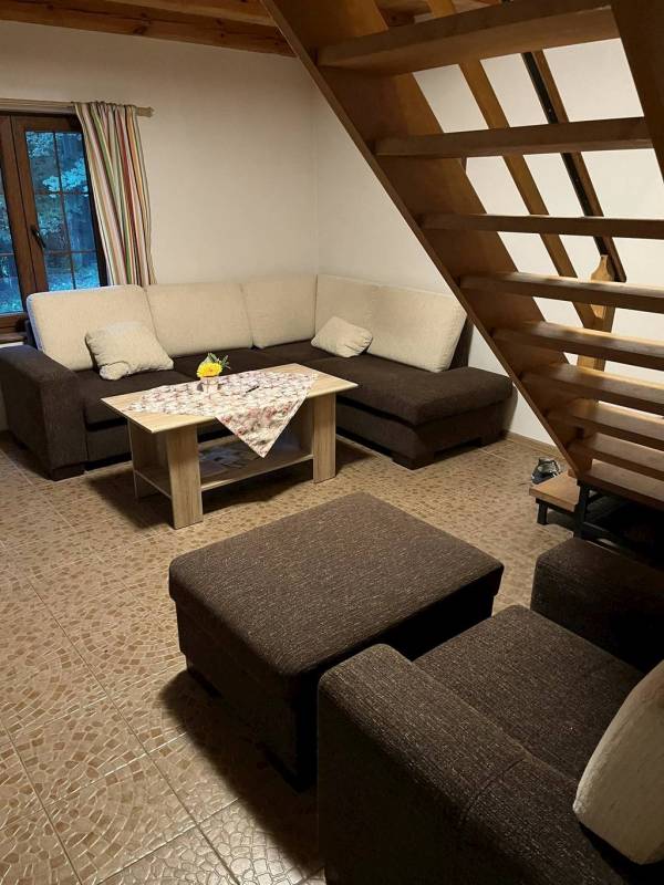 Obývačka s gaučom, Chata Lesana, Martin