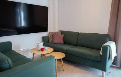 Obývačka s gaučom a LCD TV, Chata Šenkárka, Zuberec