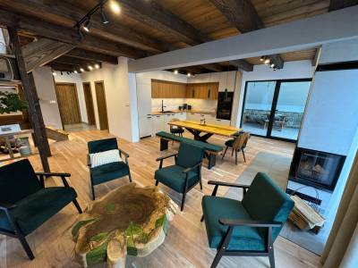 Obývačka prepojená s kuchyňou, Chata pod Cigerníkom, Matiašovce