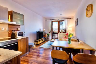 Kuchyňa s jedálenským posedením, AC Cactus Cozy Apartment Tatry View, Veľká Lomnica