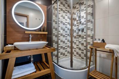 Kúpeľňa so sprchovým kútom, AC Cactus Luxury Apartment High Tatras, Veľká Lomnica
