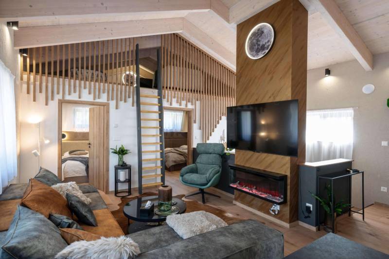 Obývačka so SMART TV a gaučom, Apartmanica Hrabovo 32-3B, Ružomberok