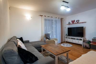Obývačka so SMART TV, krbom a sedením, Apartmanica Tále 8A, Bystrá