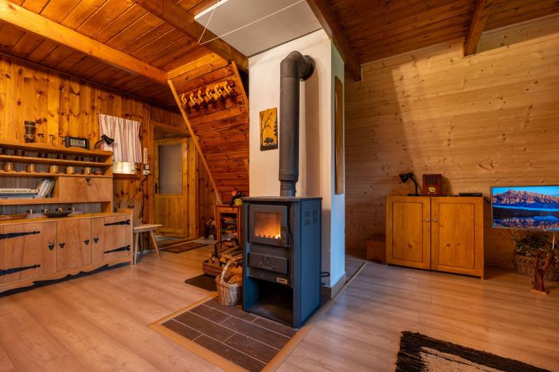 Spoločenská miestnosť s krbom 1, Chata v Jasenovej, Jasenová