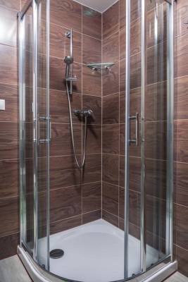 Kúpeľňa so sprchovým kútom, AC Apartmán Lomnica 3, Vysoké Tatry