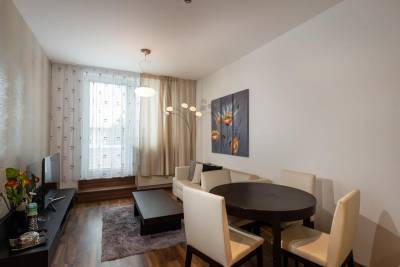 Obývačka s TV a jedálenské posedenie, AC Apartmán Oliver, Vysoké Tatry