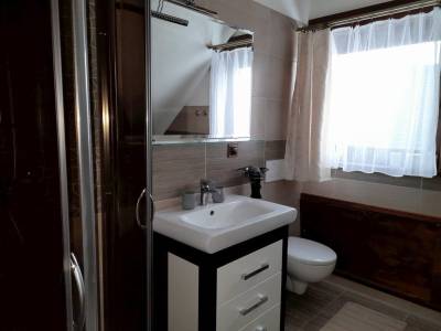 Kúpeľňa so sprchovým kútom, Drevenica Marka, Liptovský Trnovec
