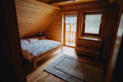 3-lôžková spálňa s manželskou posteľou a balkónom, Chata Ančovička, Oravský Podzámok