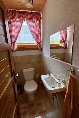 Samostatná toaleta s umývadlom, Chata Monika, Závažná Poruba
