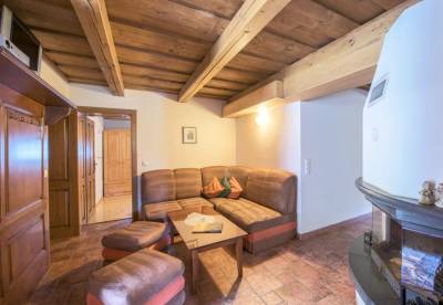 Obývačka s krbom, Chalupa Katarína, Špania Dolina