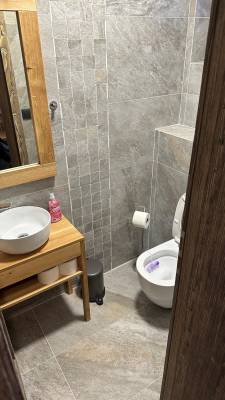 Samostatná toaleta s umývadlom, Villa Kriváň, Pribylina