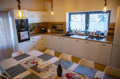 Plne vybavená kuchyňa s jedálenským sedením, Elibere Komplex, Dolný Kubín