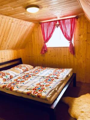 Spáľňa s manželskou posteľou, Chalúpka v Ždiari, Ždiar