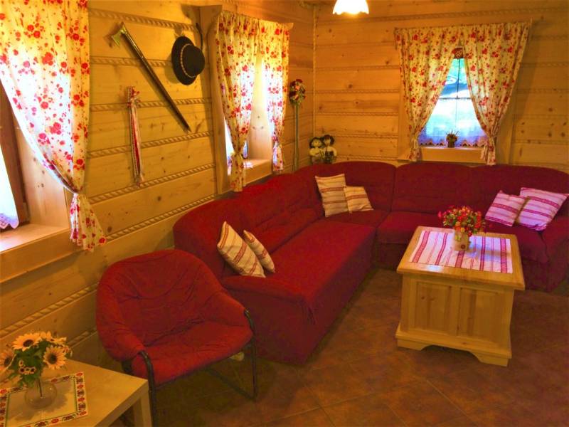 Spoločná obývačka s kuchyňou na prízemí, Chalúpka v Raji, Smižany