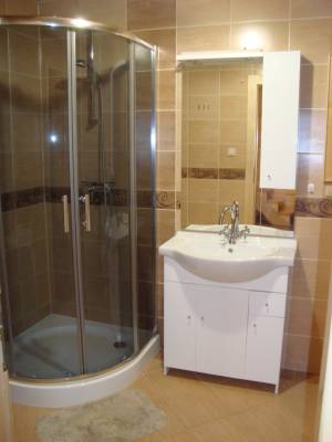 Kúpeľňa so sprchovým kútom a toaletou, Chalúpka v Raji, Smižany