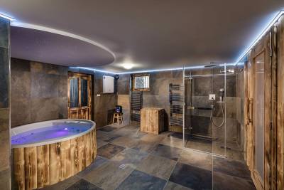 Sauna so sprchovým kútom a vírivkou, Luxusný zrub, Veľká Lomnica