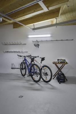 K dispozícii garáž na uloženie bicyklov, Apartmány LAMA, Malatíny