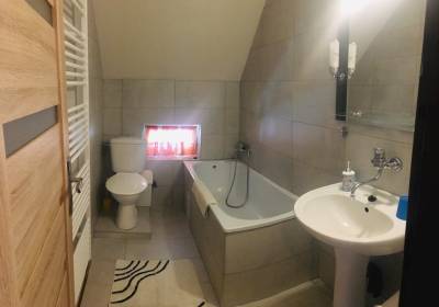 Kúpeľňa s vaňou a toaletou, Drevenica v Habovke, Habovka