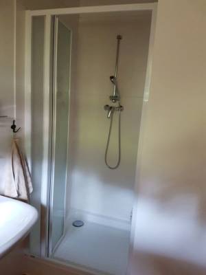 Kúpeľňa so sprchovacím kútom, Drevenica Veverica, Terchová