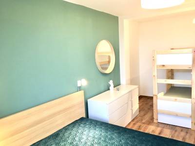 Spálňa s manželskou posteľou a poschodovou posteľou, Apartmán Wawa, Vysoké Tatry
