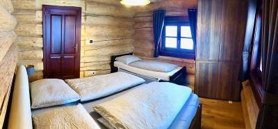 Spálňa s manželskou posteľou a samostatným lôžkom, Zrub pod Poľanou, Detvianska Huta
