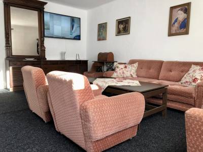 Rozkladací gauč v obývačke, Babkina Chalúpka, Zuberec