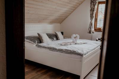 Spálňa s manželskou posteľou, Chata Home, Stará Lesná